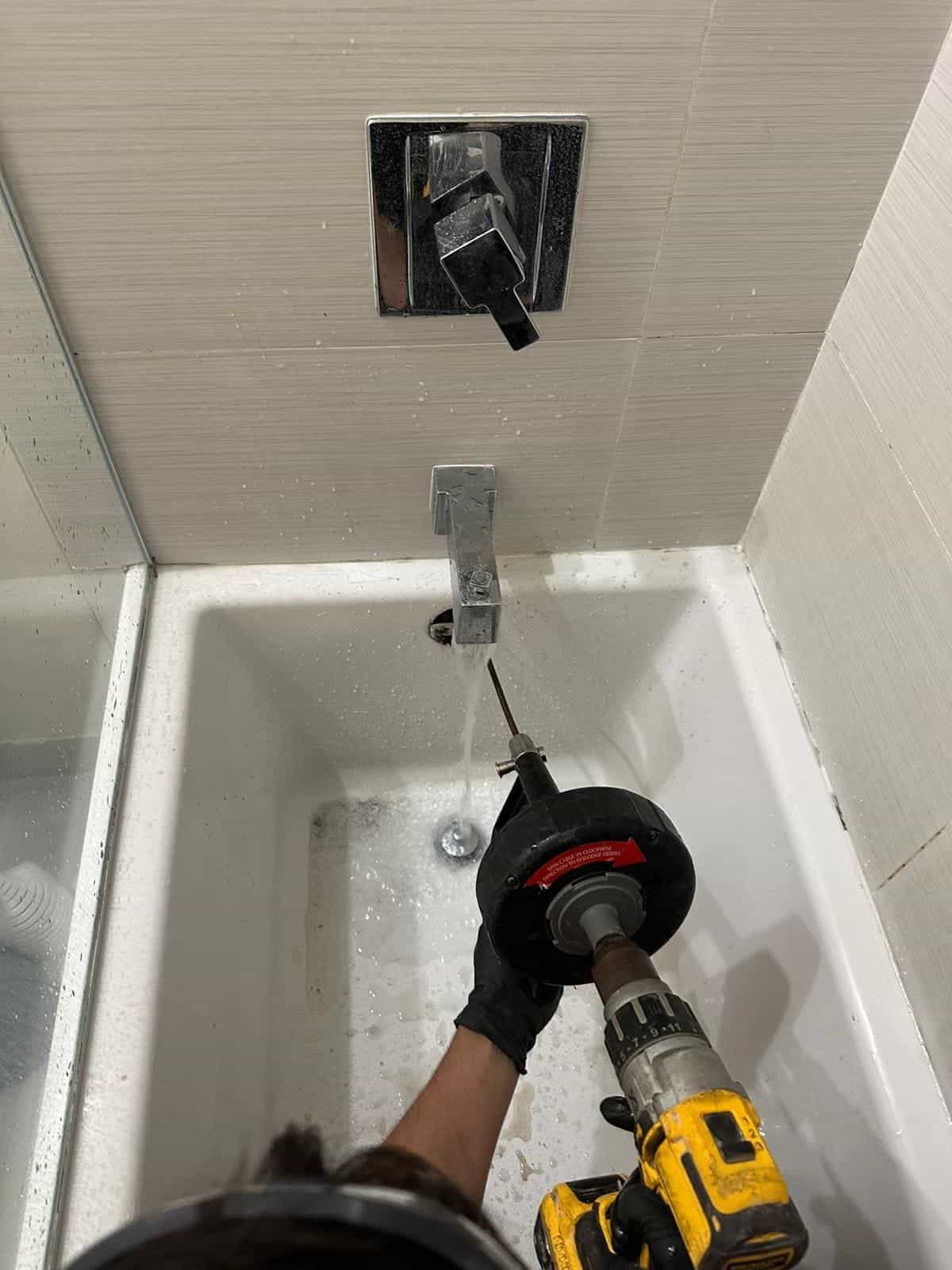 Before and after of a Drain cleaning by a plumber in Aventura